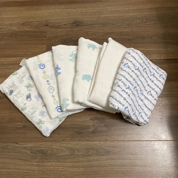 Set of 5 Aden + Anais Muslins + 1 extra - Picture 1 of 6